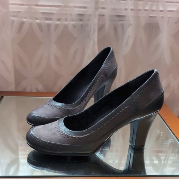 AEROSOLES Women's Size 8M Gray Classic High Heel Round Toe Heels - Picture 1 of 12